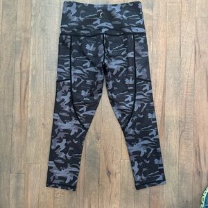 ZYIA Black and Gray Camouflage Kids Leggings